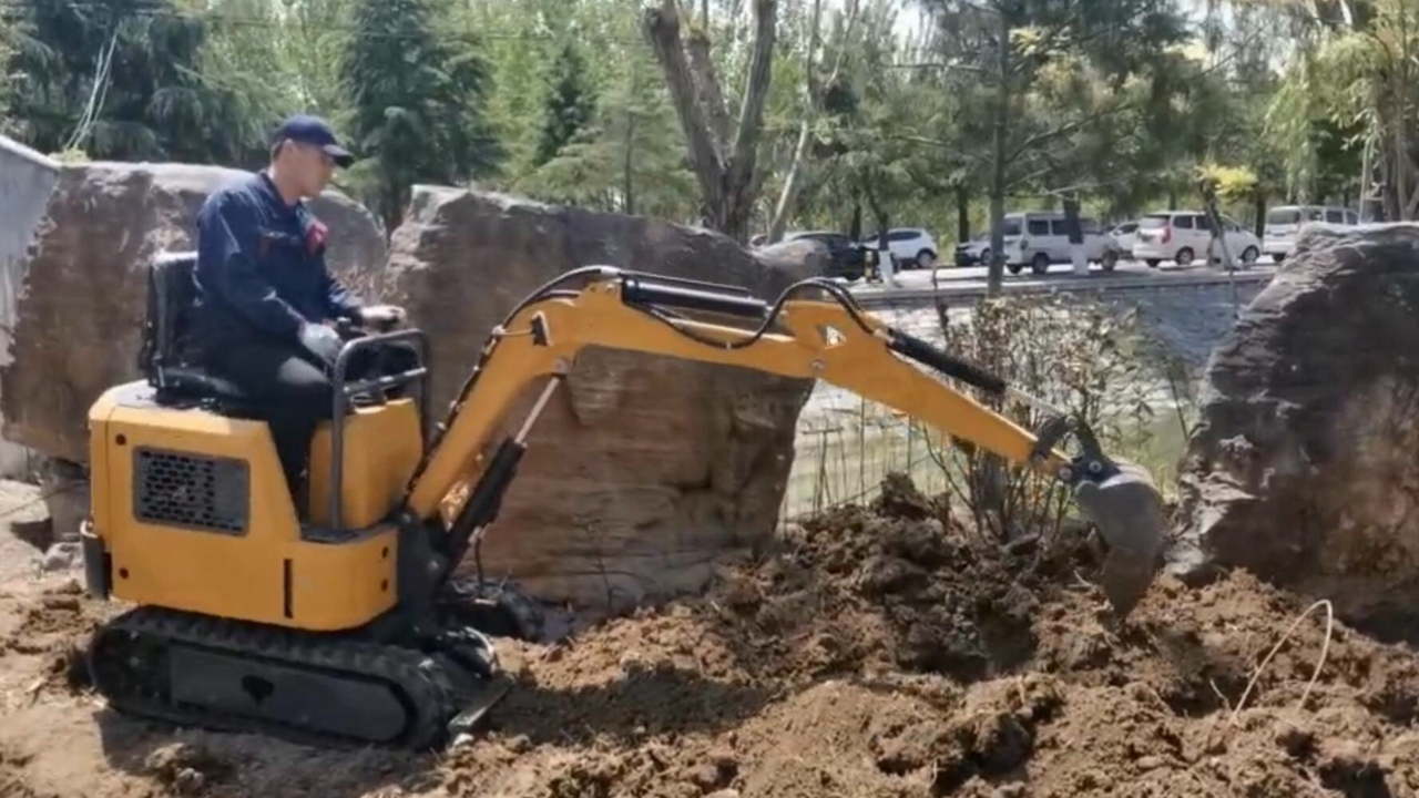 HW-10 mini excavator operation video