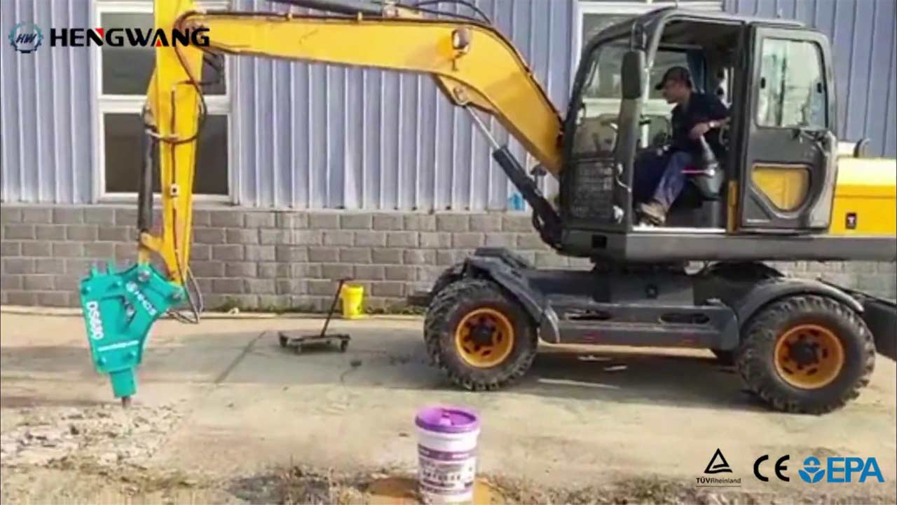 8 Ton wheel excavator working with Break