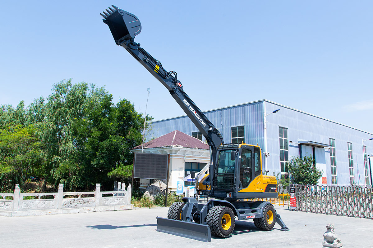 Excavator failure: the excavator walks powerfully while walking weakly, what should I do?